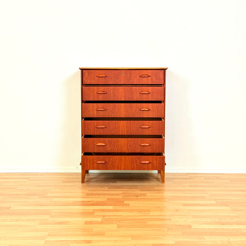 Danish chest of drawers in teak