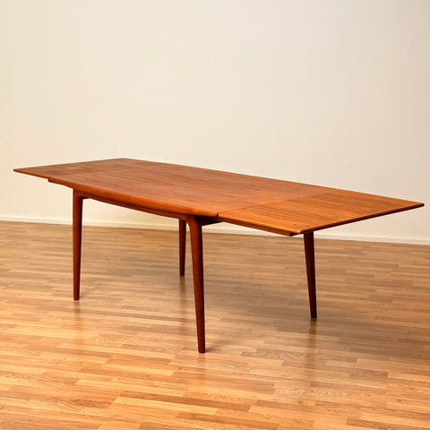 Dining table model "371/ Boomerang" in teak by Alfred Christensen for Slagelse Møbelvaerk A/S, 1960s, Denmark