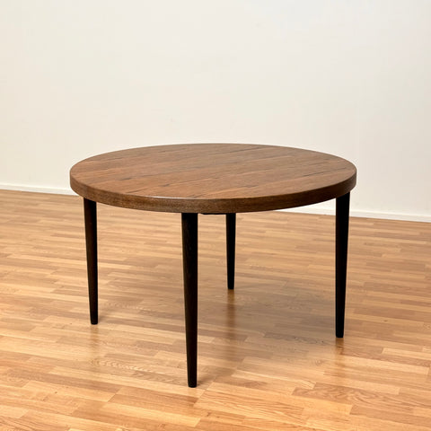 Danish round dining table in oak with 2 ext