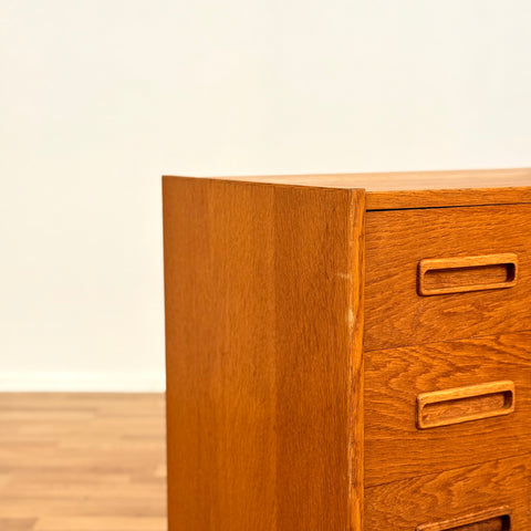 Chest of drawers in oak, Sweden