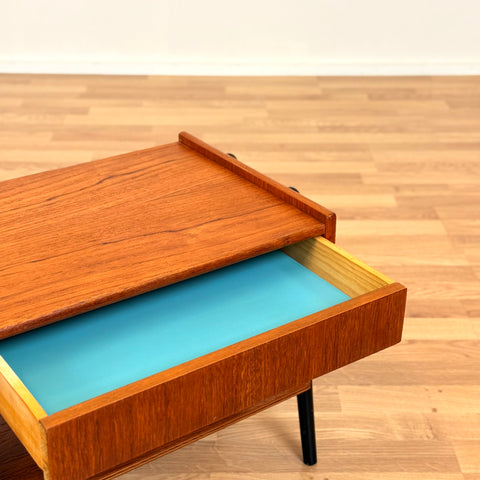 Swedish set of 2 bedside table in teak by AB Carlström & CO möbelfabrik