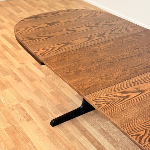 Danish oval dining table in oak by Farstrup