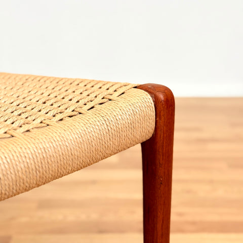 Reserverad Danish set of 4 dining chairs 'model 71' by Niels O. Moller