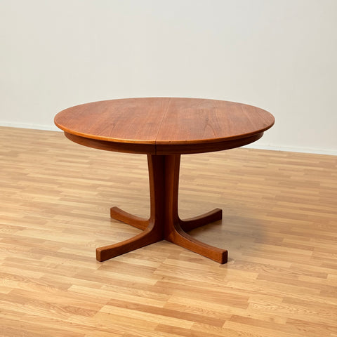 Danish round dining table in teak
