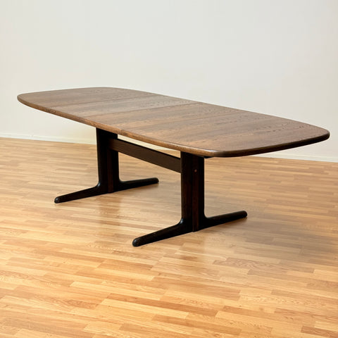 Danish oval dining table in oak by Skovby Møblefabrik