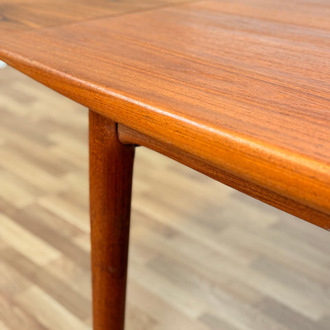 Dining table model "371/ Boomerang" in teak by Alfred Christensen for Slagelse Møbelvaerk A/S, 1960s, Denmark