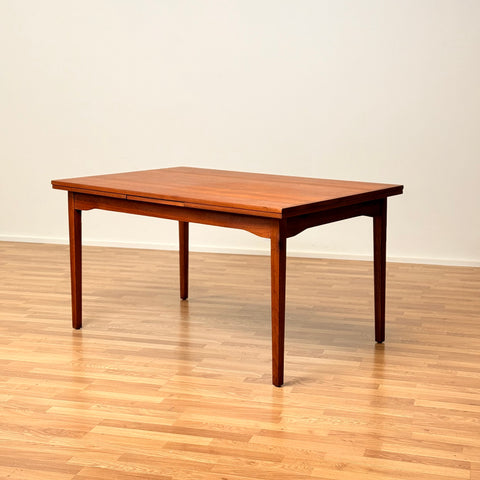 Danish dining table in teak