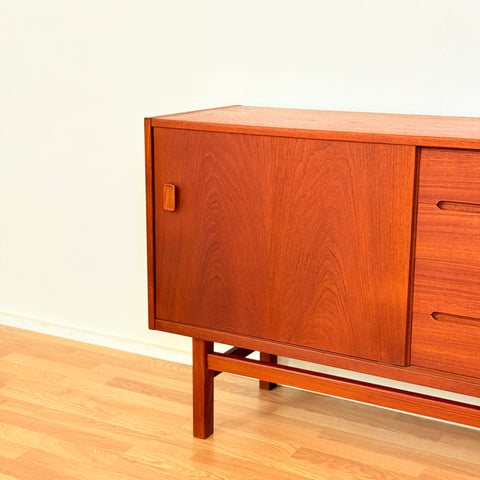 Swedish sideboard in teak by Nils Jonsson for Troeds, Bjärnum, model 'Arild'