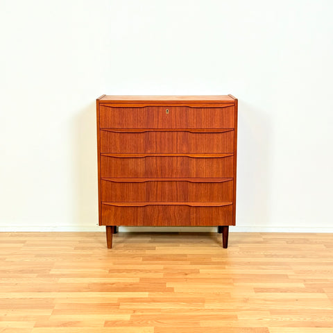 Danish chest of drawers in teak