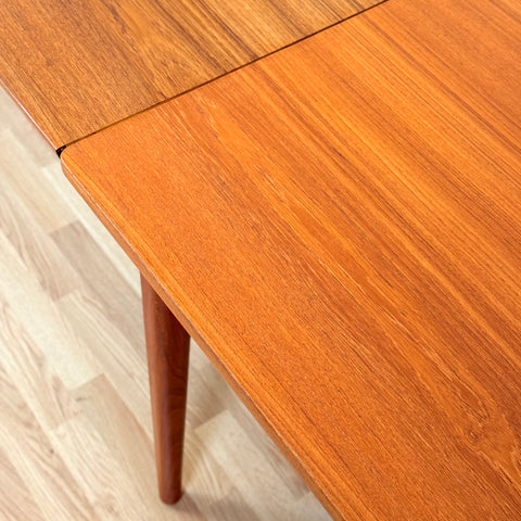 Danish dining table in teak