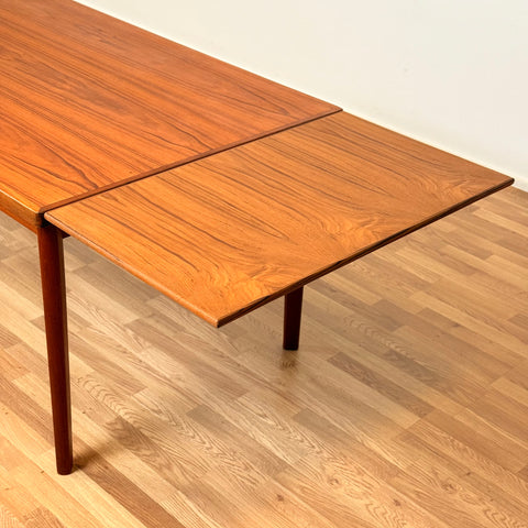 Danish dining table in teak