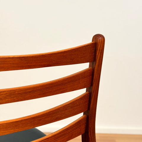 Danish set of 4 dining chairs in teak