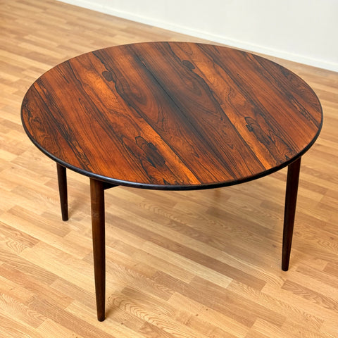 Danish round dining table in Santos rosewood by Elsteds Møbelfabrik