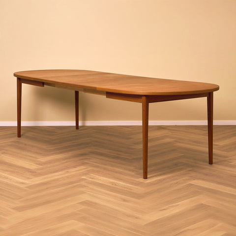 Swedish oval dining table in teak by Troeds, Bjärnum
