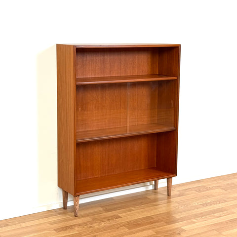 Bookshelf with glass in teak, 1950s-60s - Beyo Vintage