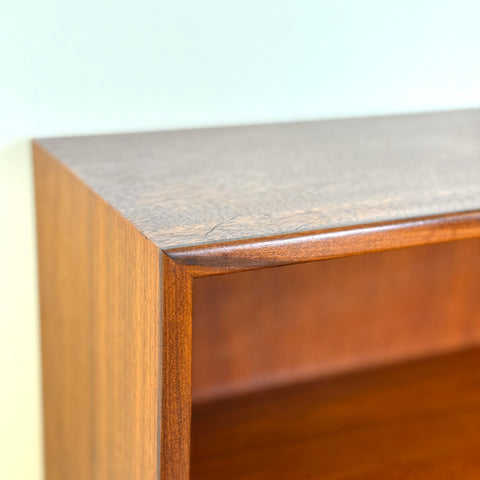 Bookshelf with glass in teak, 1950s-60s - Beyo Vintage