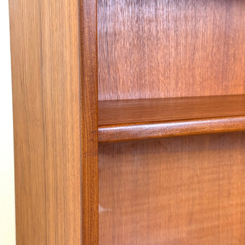 Bookshelf with glass in teak, 1950s-60s - Beyo Vintage