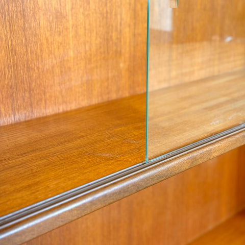 Bookshelf with glass in teak, 1950s-60s - Beyo Vintage