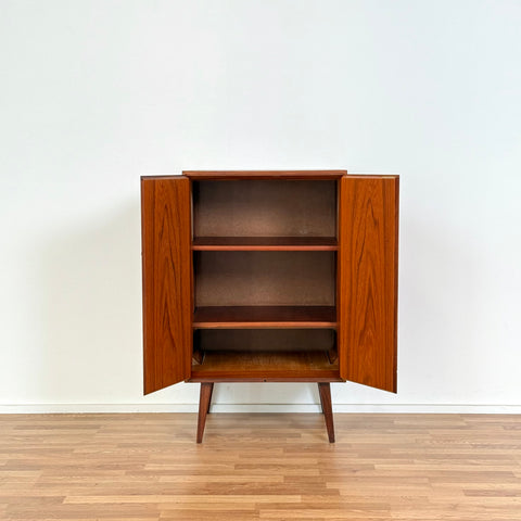 DO NOT PUBLISH, KEY OR MAGNET FIXING Cabinet in teak, 1950s-60s, Denmark - Beyo Vintage