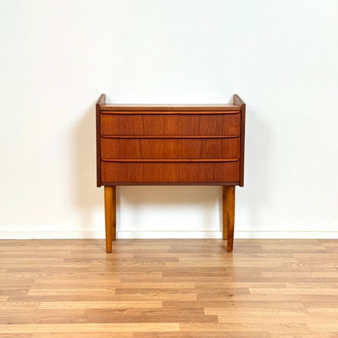 Chest of drawers in teak with 3 drawers, 1950s-60s, Denmark - Beyo Vintage