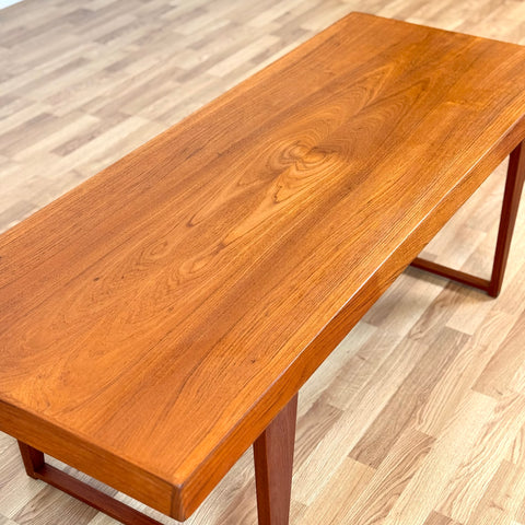 Coffee table in teak, 1950s-60s - Beyo Vintage