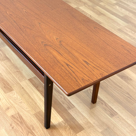Coffee table in teak, 1950s-60s, Denmark - Beyo Vintage