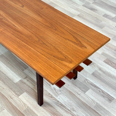 Coffee table in teak, 1950s-60s, Denmark - Beyo Vintage