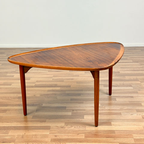 Coffee table in walnut and teak by Anton Kildeberg, 1950s-60s, Denmark - Beyo Vintage