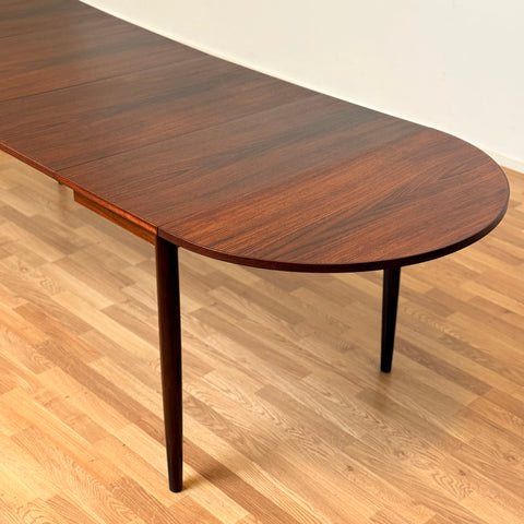 Danish dining table in Santos rosewood with 4 extensions 'Arne Vodder style'