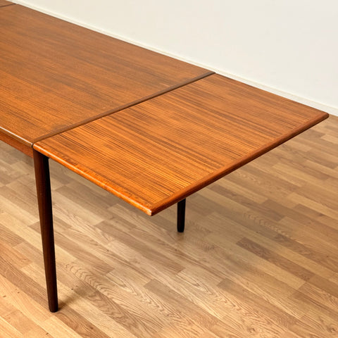 Dining table in teak, 1950s-60s, Denmark - Beyo Vintage