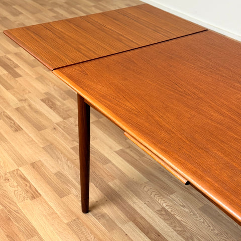 Dining table in teak, 1950s-60s, Denmark - Beyo Vintage
