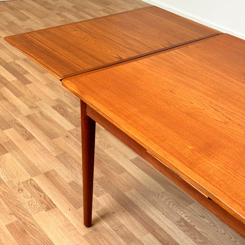Danish dining table in teak