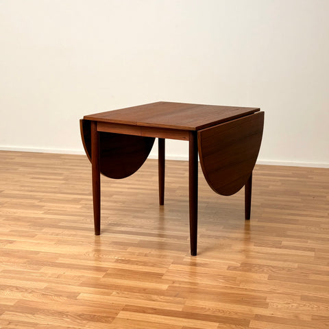 Danish dining table in teak "Arne Vodder style"