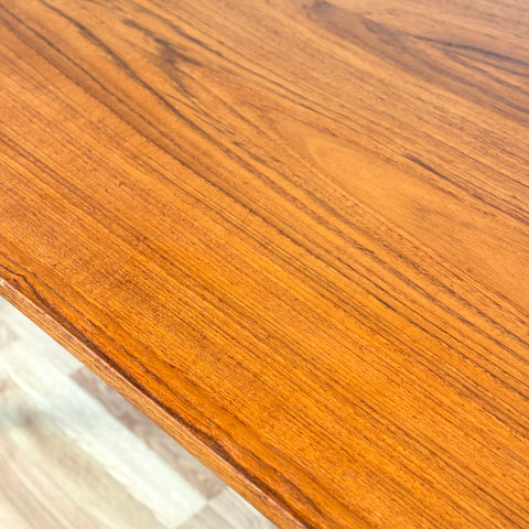 Dining table in teak with flip-flap extensions, 1950s-60s - Beyo Vintage
