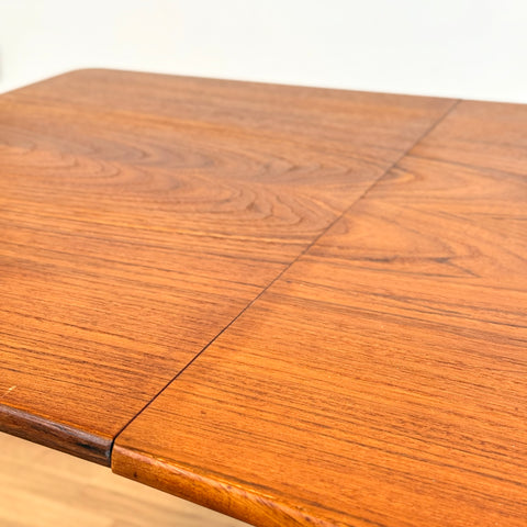 Dining table in teak with flip-flap extensions, 1950s-60s - Beyo Vintage