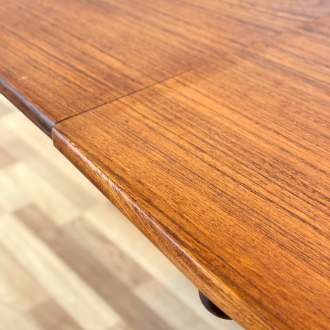 Dining table in teak with flip-flap extensions, 1950s-60s - Beyo Vintage