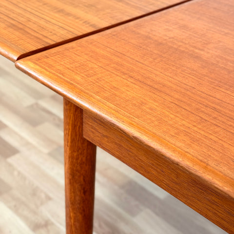 Danish dining table in teakwood