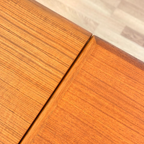 Danish dining table in teakwood