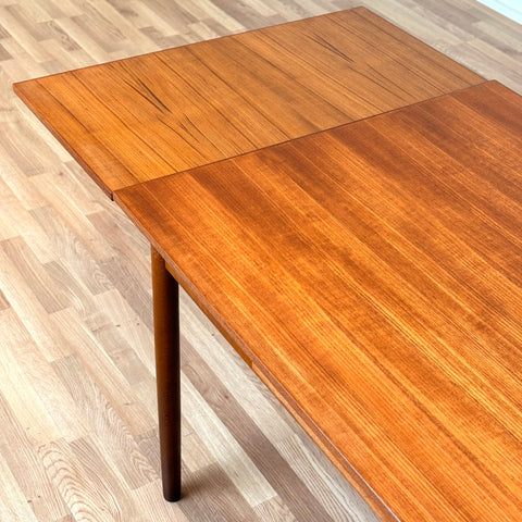 They are fixing :) PRICE Dining table with extensions in teak, 1950s-60s, Denmark - Beyo Vintage