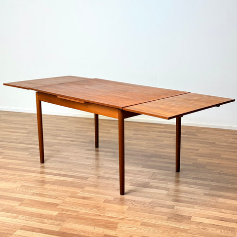 They are fixing :) PRICE Dining table with extensions in teak, 1950s-60s, Denmark - Beyo Vintage