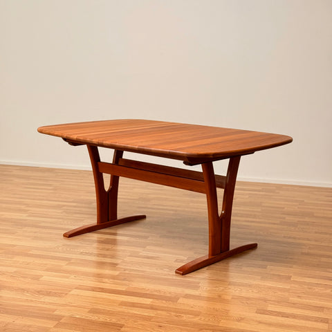 Danish oval dining table in cherry by Snedkergården