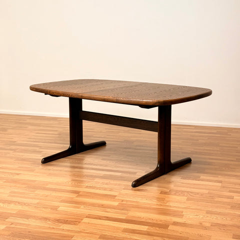 Danish oval dining table in oak by Skovby Møblefabrik