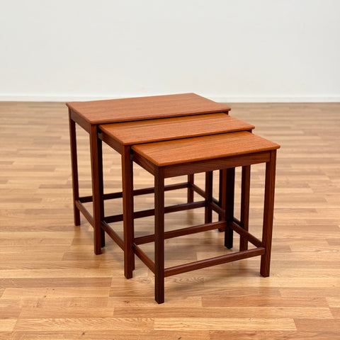 Set of 3 nest of tables in teak, 1950s-60s Denmark - Beyo Vintage