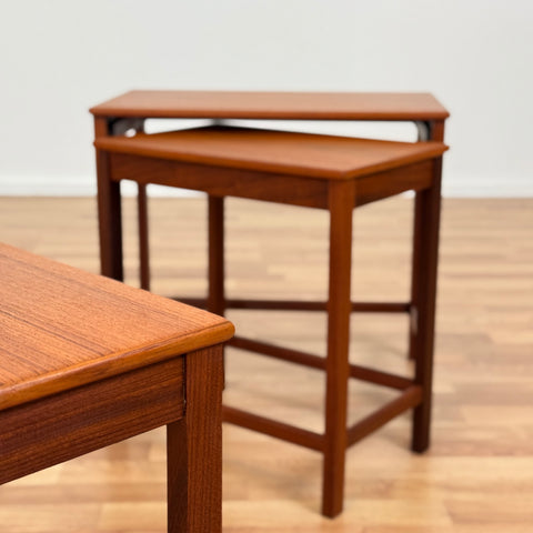 Set of 3 nest of tables in teak, 1950s-60s Denmark - Beyo Vintage