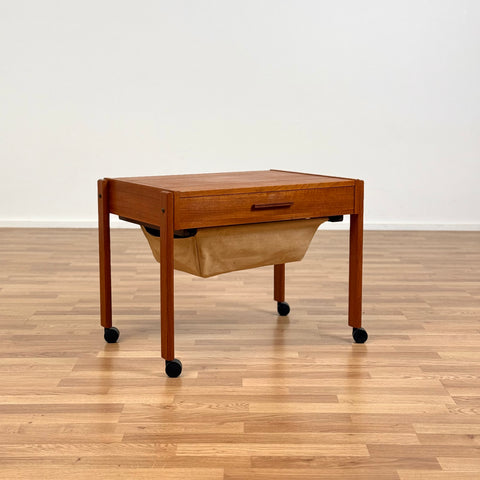 Side table in teak, 1950s-60s, Denmark - Beyo Vintage
