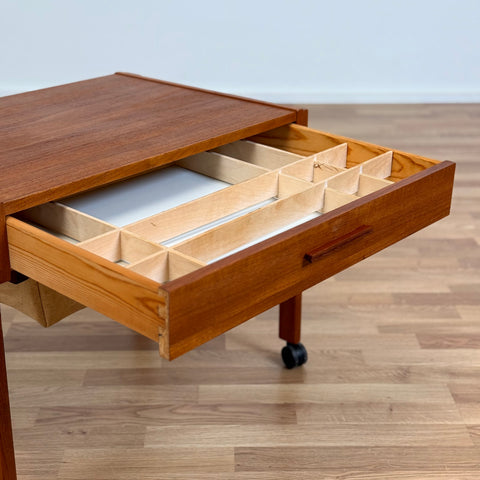 Side table in teak, 1950s-60s, Denmark - Beyo Vintage