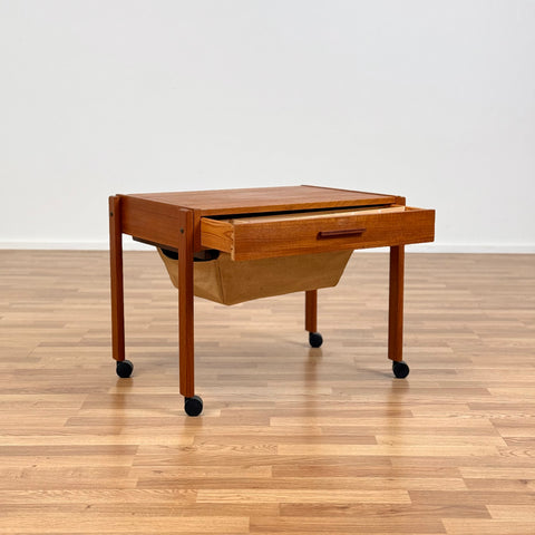 Side table in teak, 1950s-60s, Denmark - Beyo Vintage