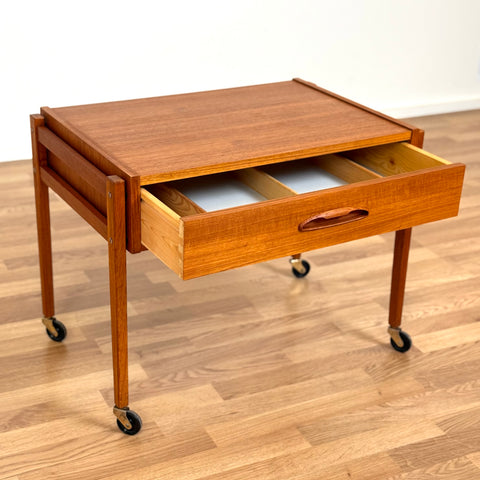 Side table / Sewing table in teak, 1950s-60s, Denmark - Beyo Vintage