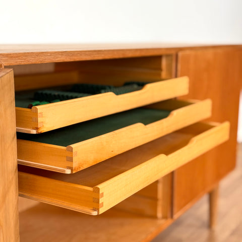 Sideboard in oak by Poul Hundevad, 1950s-60s, Denmark - Beyo Vintage