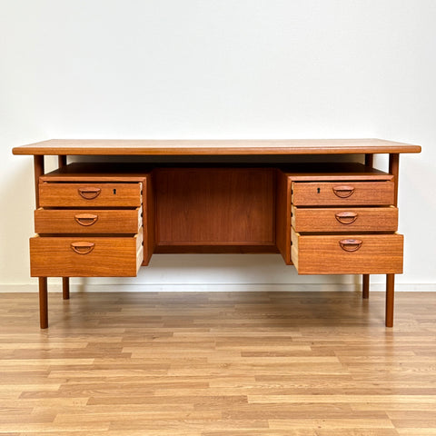 Writing desk "FM60" in teak by Kai Kristiansen for Feldballes Møbelfabrik, 1950s-60s, Denmark - Beyo Vintage